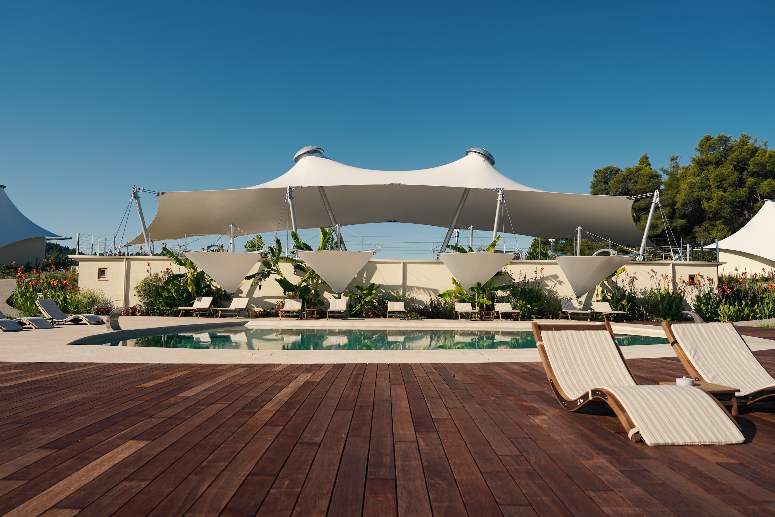 pool-miliresort-slider-1