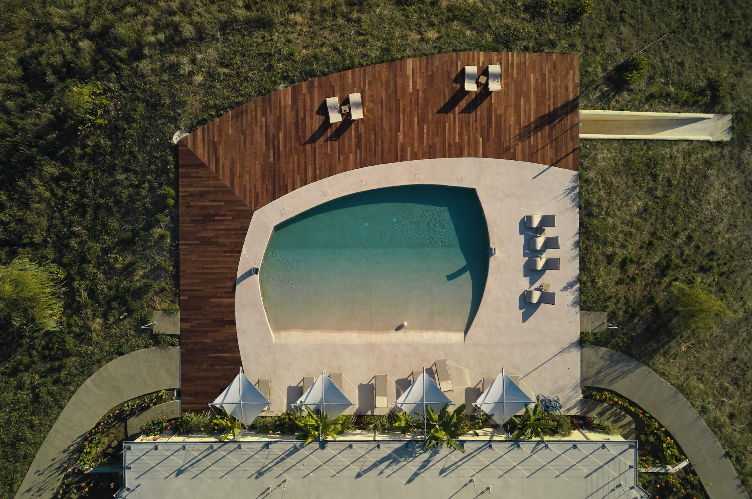 pool-miliresort-slider-4